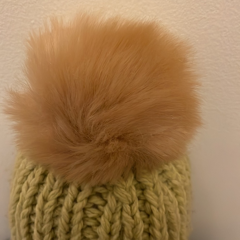 Norla Canada Alpaca Wool POM POM Hat! Super warm Baby it’s cold 🥶 outside - Picture 3 of 3